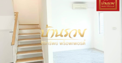 บ้านแฝด 2 ชั้น หมู่บ้านเดอะวิลเลจ บางนา-ตราด กม.10 ซอยมหาชัย ใกล้เมกาบางนา บ้านรีโนเวทใหม่ พร้อมเข้าอยู่