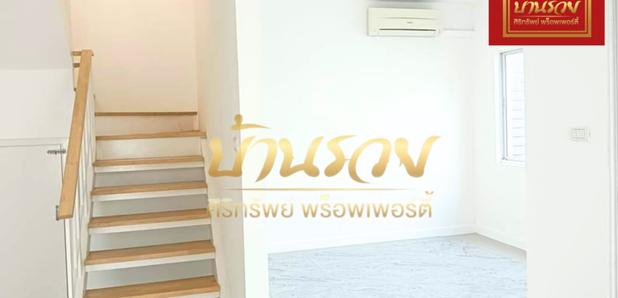 บ้านแฝด 2 ชั้น หมู่บ้านเดอะวิลเลจ บางนา-ตราด กม.10 ซอยมหาชัย ใกล้เมกาบางนา บ้านรีโนเวทใหม่ พร้อมเข้าอยู่