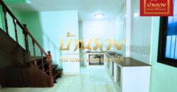 ทาวน์เฮ้าส์ 2 ชั้น ซอยเทศบาลบางปู 37 หมู่บ้านอู่ทอง ถนนแพรกษา ใกล้รถไฟฟ้าสายสีเขียว และห้างโรบินสันสมุทรปราการ บ้านรีโนเวทใหม่