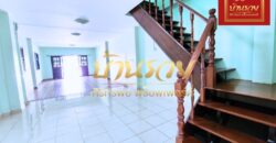 ทาวน์เฮ้าส์ 2 ชั้น ซอยเทศบาลบางปู 37 หมู่บ้านอู่ทอง ถนนแพรกษา ใกล้รถไฟฟ้าสายสีเขียว และห้างโรบินสันสมุทรปราการ บ้านรีโนเวทใหม่