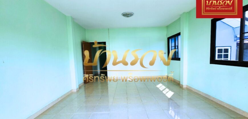 ทาวน์เฮ้าส์ 2 ชั้น ซอยเทศบาลบางปู 37 หมู่บ้านอู่ทอง ถนนแพรกษา ใกล้รถไฟฟ้าสายสีเขียว และห้างโรบินสันสมุทรปราการ บ้านรีโนเวทใหม่