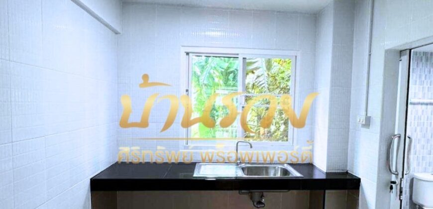 อาคารพาณิชย์ 4 ชั้น หมู่บ้านรุ่งนภาเพลส ซอยร่มเกล้า 16 ใกล้ Airport link สถานีลาดกระบัง เปลี่ยนวัสดุรีโนเวทใหม่ วัสดุพรีเมี่ยม