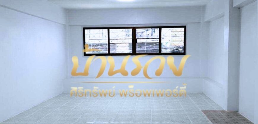 อาคารพาณิชย์ 4 ชั้น หมู่บ้านรุ่งนภาเพลส ซอยร่มเกล้า 16 ใกล้ Airport link สถานีลาดกระบัง เปลี่ยนวัสดุรีโนเวทใหม่ วัสดุพรีเมี่ยม