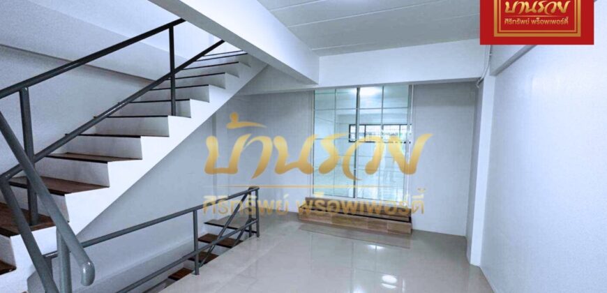 อาคารพาณิชย์ 4 ชั้น หมู่บ้านรุ่งนภาเพลส ซอยร่มเกล้า 16 ใกล้ Airport link สถานีลาดกระบัง เปลี่ยนวัสดุรีโนเวทใหม่ วัสดุพรีเมี่ยม
