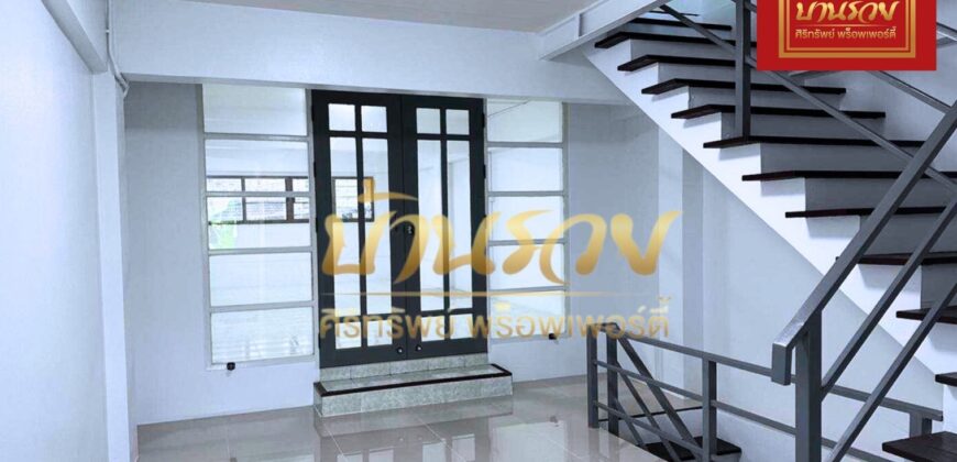 อาคารพาณิชย์ 4 ชั้น หมู่บ้านรุ่งนภาเพลส ซอยร่มเกล้า 16 ใกล้ Airport link สถานีลาดกระบัง เปลี่ยนวัสดุรีโนเวทใหม่ วัสดุพรีเมี่ยม