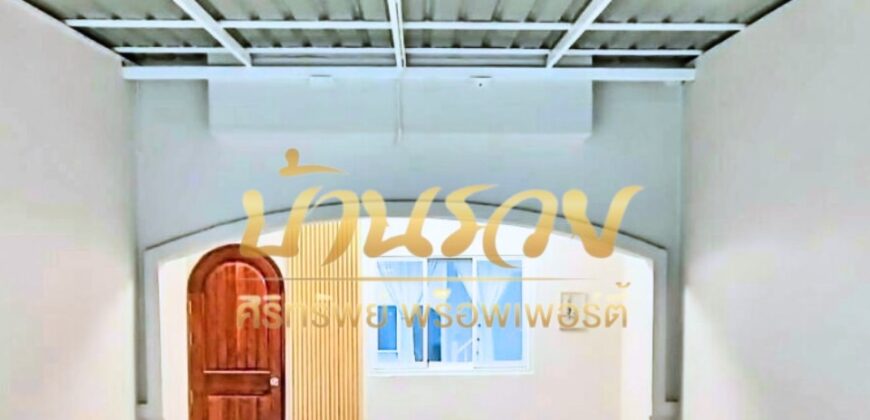 ทาวน์เฮ้าส์ 2 ชั้น ถนนเมน หมู่บ้านพฤกษา 34 ซอยประชาอุทิศ 90 (ซอยกระทิงแดง ใกล้ทางด่วนสุขสวัสดิ์ กม.9 บ้านรีโนเวทใหม่ พร้อมตกแต่งเฟอร์นิเจอร์ทั้งหลัง