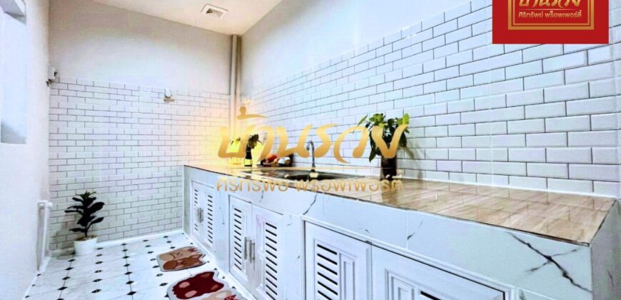 ทาวน์เฮ้าส์ 2 ชั้น ถนนเมน หมู่บ้านพฤกษา 34 ซอยประชาอุทิศ 90 (ซอยกระทิงแดง ใกล้ทางด่วนสุขสวัสดิ์ กม.9 บ้านรีโนเวทใหม่ พร้อมตกแต่งเฟอร์นิเจอร์ทั้งหลัง