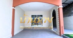 ทาวน์เฮ้าส์ 2 ชั้น หมู่บ้านไทยสมบูรณ์ ถนนประชาอุทิศ 90 ใกล้ทางด่วนสุขสวัสดิ์ บ้านรีโนเวทใหม่พร้อมเข้าอยู่