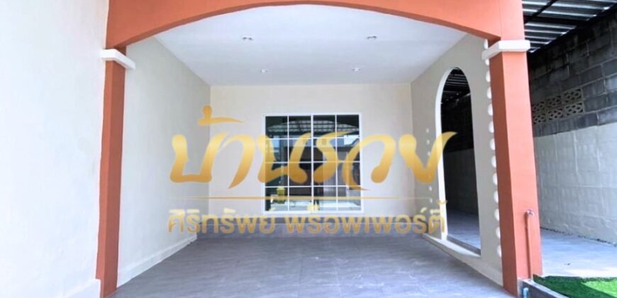 ทาวน์เฮ้าส์ 2 ชั้น หมู่บ้านไทยสมบูรณ์ ถนนประชาอุทิศ 90 ใกล้ทางด่วนสุขสวัสดิ์ บ้านรีโนเวทใหม่พร้อมเข้าอยู่