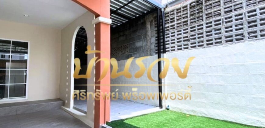 ทาวน์เฮ้าส์ 2 ชั้น หมู่บ้านไทยสมบูรณ์ ถนนประชาอุทิศ 90 ใกล้ทางด่วนสุขสวัสดิ์ บ้านรีโนเวทใหม่พร้อมเข้าอยู่