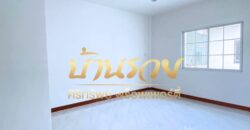 ทาวน์เฮ้าส์ 2 ชั้น หมู่บ้านไทยสมบูรณ์ ถนนประชาอุทิศ 90 ใกล้ทางด่วนสุขสวัสดิ์ บ้านรีโนเวทใหม่พร้อมเข้าอยู่