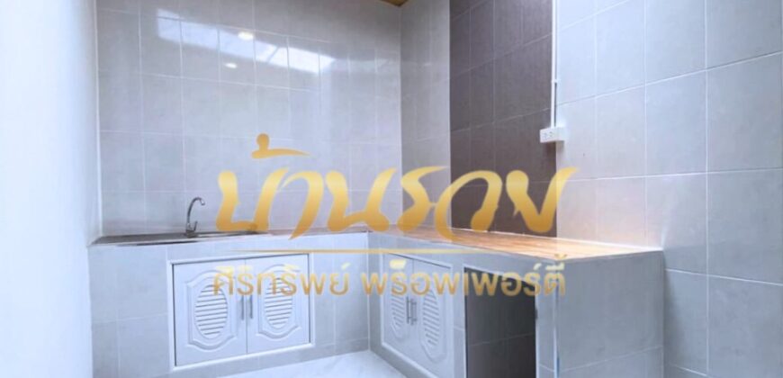 ทาวน์เฮ้าส์ 2 ชั้น หมู่บ้านไทยสมบูรณ์ ถนนประชาอุทิศ 90 ใกล้ทางด่วนสุขสวัสดิ์ บ้านรีโนเวทใหม่พร้อมเข้าอยู่