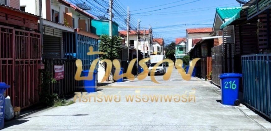ทาวน์เฮ้าส์ 2ชั้น หมู่บ้านชายคลอง เทพารักษ์ กม.25 (ซอยคิงคอง) ใกล้นิคมบางพลี บ้านรีโนเวทใหม่ ตกแต่งพร้อมเข้าอยู่