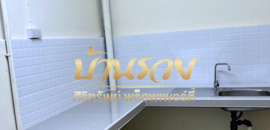 ทาวน์เฮ้าส์ 2ชั้น หมู่บ้านชายคลอง เทพารักษ์ กม.25 (ซอยคิงคอง) ใกล้นิคมบางพลี บ้านรีโนเวทใหม่ ตกแต่งพร้อมเข้าอยู่