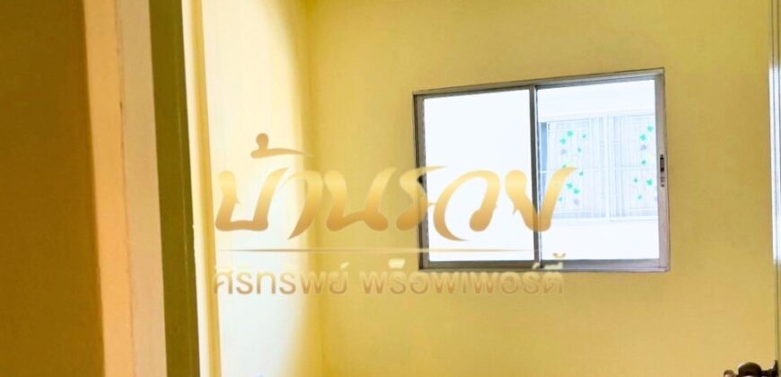 ทาวน์เฮ้าส์ 2ชั้น หมู่บ้านชายคลอง เทพารักษ์ กม.25 (ซอยคิงคอง) ใกล้นิคมบางพลี บ้านรีโนเวทใหม่ ตกแต่งพร้อมเข้าอยู่