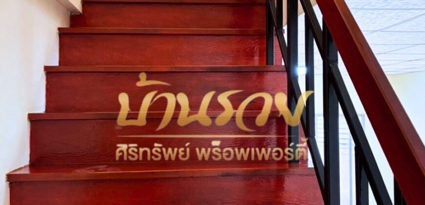 ทาวน์เฮ้าส์ 2ชั้น หมู่บ้านชายคลอง เทพารักษ์ กม.25 (ซอยคิงคอง) ใกล้นิคมบางพลี บ้านรีโนเวทใหม่ ตกแต่งพร้อมเข้าอยู่