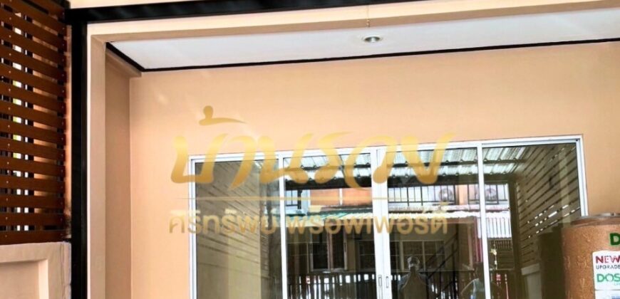 ทาวน์เฮ้าส์ 2ชั้น หมู่บ้านชายคลอง เทพารักษ์ กม.25 (ซอยคิงคอง) ใกล้นิคมบางพลี บ้านรีโนเวทใหม่ ตกแต่งพร้อมเข้าอยู่