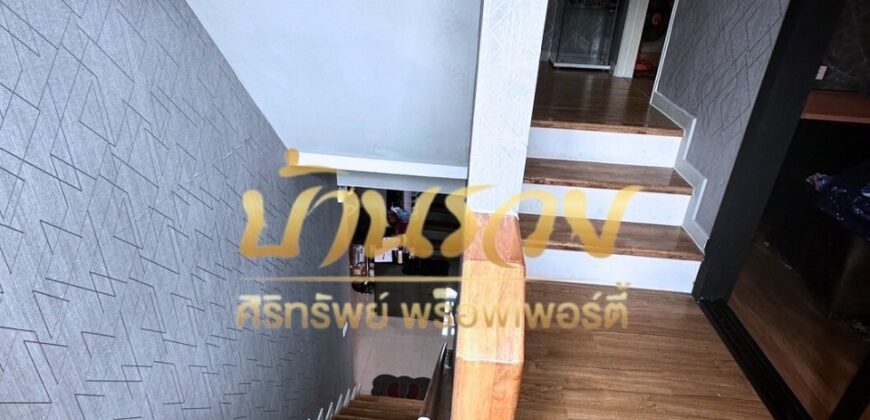 บ้านแฝด 2ชั้น หมู่บ้าน เอเรส แพรกษา ใกล้นิคมบางปู ตกแต่งใหม่พร้อมเข้าอยู่