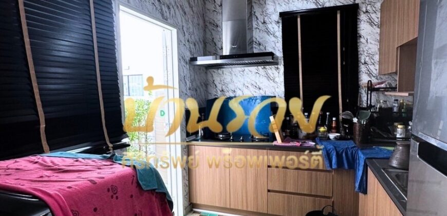 บ้านแฝด 2ชั้น หมู่บ้าน เอเรส แพรกษา ใกล้นิคมบางปู ตกแต่งใหม่พร้อมเข้าอยู่