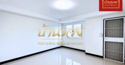 ทาวน์เฮ้าส์ 2 ชั้น หมู่บ้านไทรงาม ใกล้สถานีการเคหะรถไฟฟ้า ตกแต่งรีโนเวทใหม่ พร้อมอยู่อาศัย