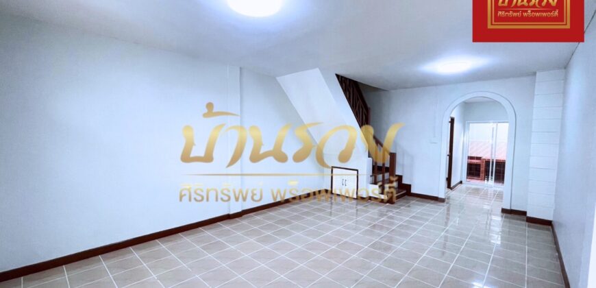 ทาวน์เฮ้าส์ 2 ชั้น หมู่บ้านกล่อมพิรุณ แพรกษา ซอยมังกร-ขจรวิทย์ บ้านรีโนเวทใหม่ทั้งหลัง บ้านผ่อนค่างวดน้อย ถูกกว่าเช่า