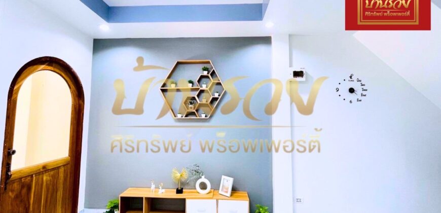 ทาวน์เฮ้าส์ 2 ชั้น หมู่บ้านเทพารักษ์ กม.25 (ซอยคิงคอง) ใกล้นิคมเมืองใหม่บางพลี พร้อมเข้าอยู่