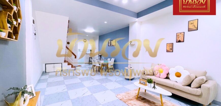 ทาวน์เฮ้าส์ 2 ชั้น หมู่บ้านเทพารักษ์ กม.25 (ซอยคิงคอง) ใกล้นิคมเมืองใหม่บางพลี พร้อมเข้าอยู่