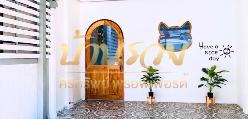 ทาวน์เฮ้าส์ 2 ชั้น หมู่บ้านเทพารักษ์ กม.25 (ซอยคิงคอง) ใกล้นิคมเมืองใหม่บางพลี พร้อมเข้าอยู่