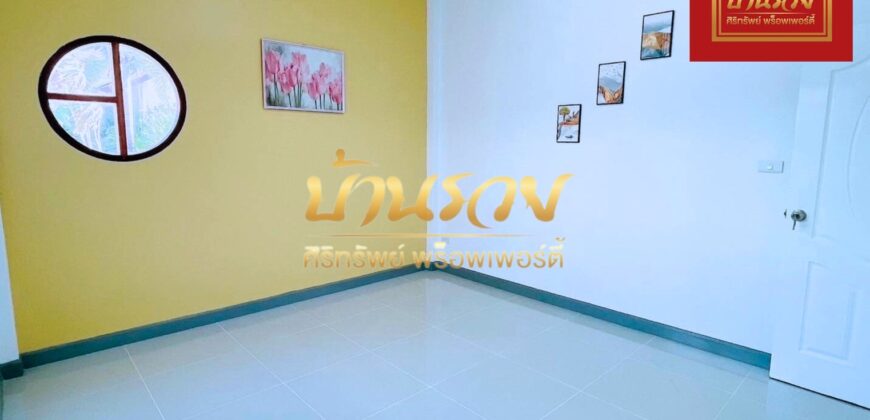 บ้านเดี่ยวชั้นเดียว หมู่บ้านชายคลอง เทพารักษ์ กม.25 (ซอยคิงคอง) ใกล้นิคมบางพลี บ้านรีโนเวทใหม่ ตกแต่งพร้อมเข้าอยู่