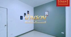 บ้านเดี่ยวชั้นเดียว หมู่บ้านชายคลอง เทพารักษ์ กม.25 (ซอยคิงคอง) ใกล้นิคมบางพลี บ้านรีโนเวทใหม่ ตกแต่งพร้อมเข้าอยู่