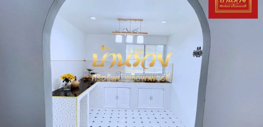 บ้านเดี่ยวชั้นเดียว หมู่บ้านชายคลอง เทพารักษ์ กม.25 (ซอยคิงคอง) ใกล้นิคมบางพลี บ้านรีโนเวทใหม่ ตกแต่งพร้อมเข้าอยู่