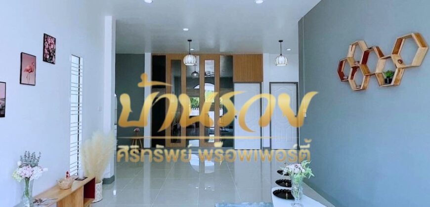 บ้านเดี่ยวชั้นเดียว หมู่บ้านชายคลอง เทพารักษ์ กม.25 (ซอยคิงคอง) ใกล้นิคมบางพลี บ้านรีโนเวทใหม่ ตกแต่งพร้อมเข้าอยู่