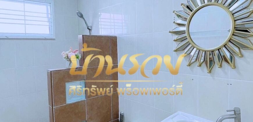 บ้านเดี่ยวชั้นเดียว หมู่บ้านชายคลอง เทพารักษ์ กม.25 (ซอยคิงคอง) ใกล้นิคมบางพลี บ้านรีโนเวทใหม่ ตกแต่งพร้อมเข้าอยู่