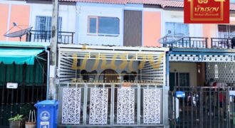 ทาวน์เฮ้าส์ 2 ชั้น หมู่บ้านชายคลอง เทพารักษ์ กม.25 (ซอยคิงคอง) ใกล้นิคมบางพลี บ้านรีโนเวทใหม่ ตกแต่งพร้อมเข้าอยู่