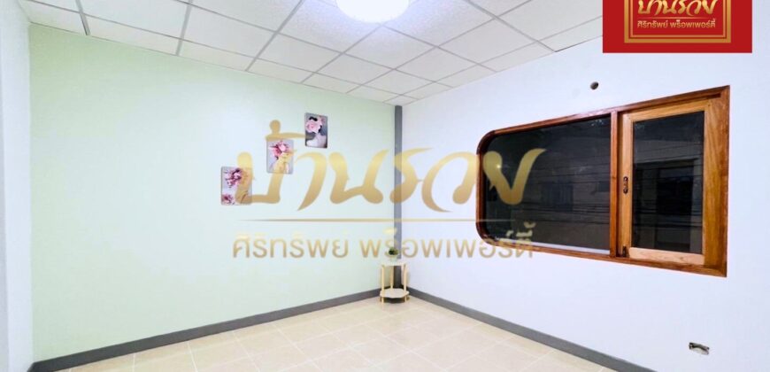 ทาวน์เฮ้าส์ 2 ชั้น หมู่บ้านชายคลอง เทพารักษ์ กม.25 (ซอยคิงคอง) ใกล้นิคมบางพลี บ้านรีโนเวทใหม่ ตกแต่งพร้อมเข้าอยู่