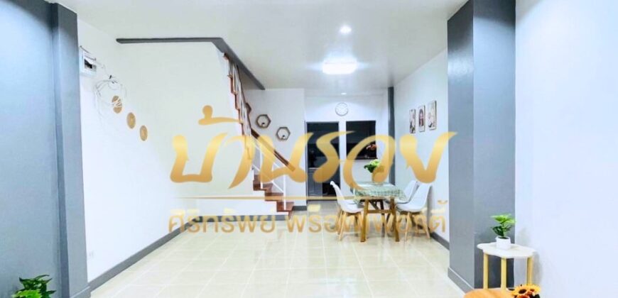 ทาวน์เฮ้าส์ 2 ชั้น หมู่บ้านชายคลอง เทพารักษ์ กม.25 (ซอยคิงคอง) ใกล้นิคมบางพลี บ้านรีโนเวทใหม่ ตกแต่งพร้อมเข้าอยู่