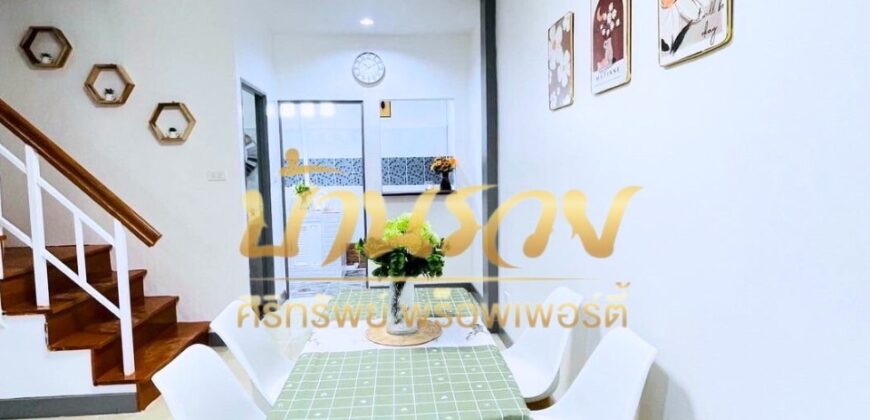 ทาวน์เฮ้าส์ 2 ชั้น หมู่บ้านชายคลอง เทพารักษ์ กม.25 (ซอยคิงคอง) ใกล้นิคมบางพลี บ้านรีโนเวทใหม่ ตกแต่งพร้อมเข้าอยู่