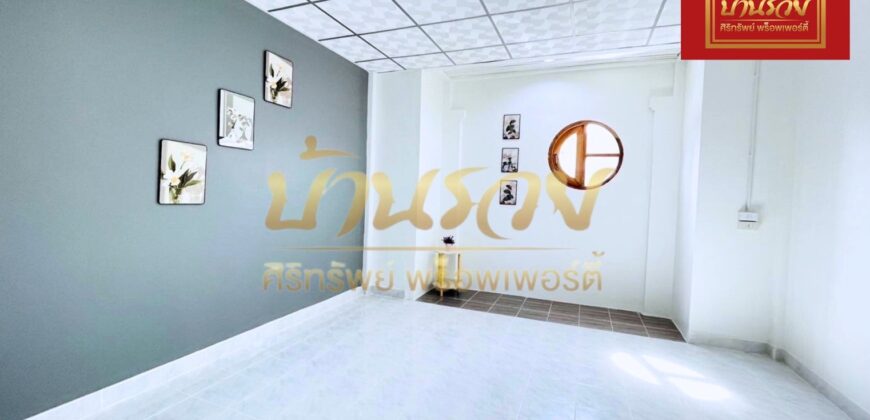 ทาวน์เฮ้าส์ 2 ชั้น หมู่บ้านเทพารักษ์ กม.25 (ซอยคิงคอง) ใกล้นิคมเมืองใหม่บางพลี พร้อมเข้าอยู่