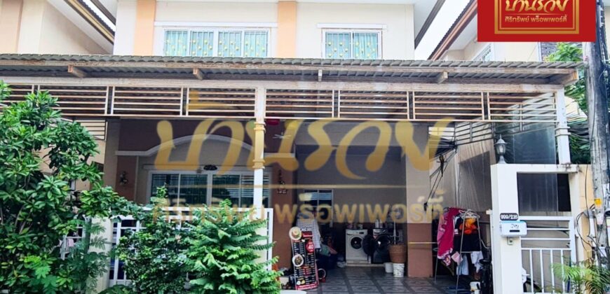บ้านแฝด 2 ชั้น หมู่บ้าน ปัญฐิญา เเพรกษา ใกล้นิคมอุตสาหกรรมบางปู ตกแต่งพร้อมอยู่อาศัย