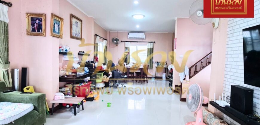 บ้านแฝด 2 ชั้น หมู่บ้าน ปัญฐิญา เเพรกษา ใกล้นิคมอุตสาหกรรมบางปู ตกแต่งพร้อมอยู่อาศัย
