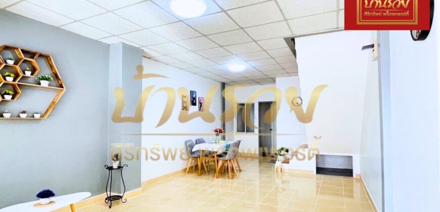 ทาวน์เฮ้าส์ 2 ชั้น หมู่บ้านชายคลอง เทพารักษ์ กม.25 (ซอยคิงคอง) ใกล้นิคมบางพลี บ้านรีโนเวทใหม่ ตกแต่งพร้อมเข้าอยู่