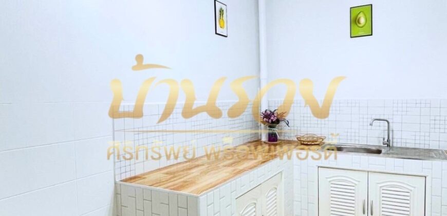 ทาวน์เฮ้าส์ 2 ชั้น หมู่บ้านชายคลอง เทพารักษ์ กม.25 (ซอยคิงคอง) ใกล้นิคมบางพลี บ้านรีโนเวทใหม่ ตกแต่งพร้อมเข้าอยู่