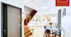 ทาวน์เฮ้าส์ 2 ชั้น หมู่บ้านชายคลอง เทพารักษ์ กม.25 (ซอยคิงคอง) ใกล้นิคมบางพลี บ้านรีโนเวทใหม่ ตกแต่งพร้อมเข้าอยู่