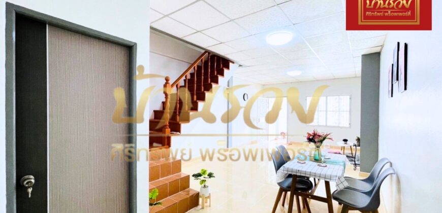 ทาวน์เฮ้าส์ 2 ชั้น หมู่บ้านชายคลอง เทพารักษ์ กม.25 (ซอยคิงคอง) ใกล้นิคมบางพลี บ้านรีโนเวทใหม่ ตกแต่งพร้อมเข้าอยู่