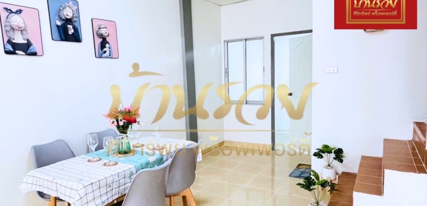 ทาวน์เฮ้าส์ 2 ชั้น หมู่บ้านชายคลอง เทพารักษ์ กม.25 (ซอยคิงคอง) ใกล้นิคมบางพลี บ้านรีโนเวทใหม่ ตกแต่งพร้อมเข้าอยู่