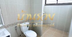 บ้านเดี่ยว 2 ชั้น หมู่บ้านแอมมิตี้บางนา-เทพารักษ์ ถนนเทพารักษ์ กม.26 ใกล้นิคมอุตสาหกรรมบางพลี พร้อมเข้าอยู่