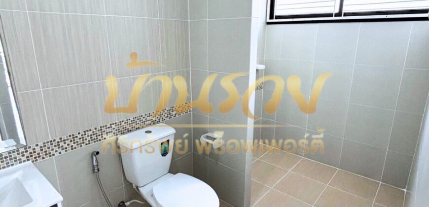 บ้านเดี่ยว 2 ชั้น หมู่บ้านแอมมิตี้บางนา-เทพารักษ์ ถนนเทพารักษ์ กม.26 ใกล้นิคมอุตสาหกรรมบางพลี พร้อมเข้าอยู่