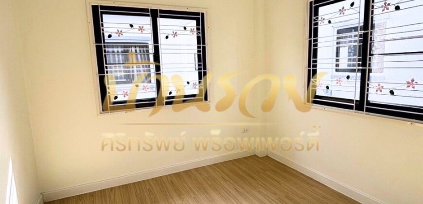 บ้านเดี่ยว 2 ชั้น หมู่บ้านแอมมิตี้บางนา-เทพารักษ์ ถนนเทพารักษ์ กม.26 ใกล้นิคมอุตสาหกรรมบางพลี พร้อมเข้าอยู่