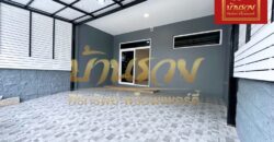 ทาวน์เฮ้าส์ 2 ชั้น หมู่บ้านกัสโต้ บางนา-สุวรรณภูมิ ถ.วัดศรีวารีน้อย-บางเสาธง บ้านรีโนเวทใหม่ ตกแต่งสวย สไตล์โมเดิร์น