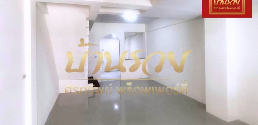 ทาวน์เฮ้าส์ 2 ชั้น หมู่บ้านฉัตรณรงค์ แพรกษา ใกล้รถไฟฟ้าสถานีแพรกษา บ้านรีโนเวทใหม่พร้อมเข้าอยู่